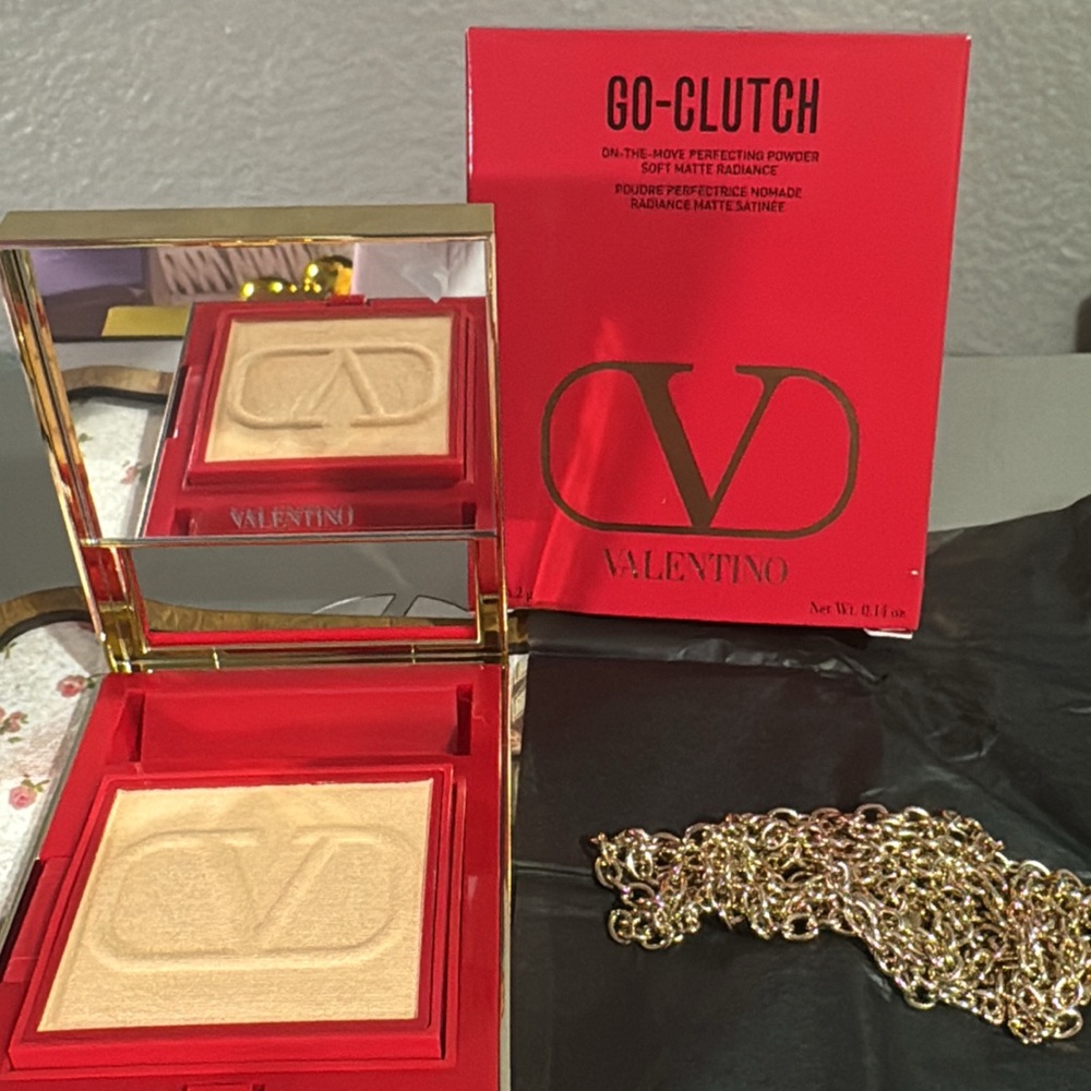 Valentino Go-Clutch Refillable Compact Powder in 03 Light Medium
